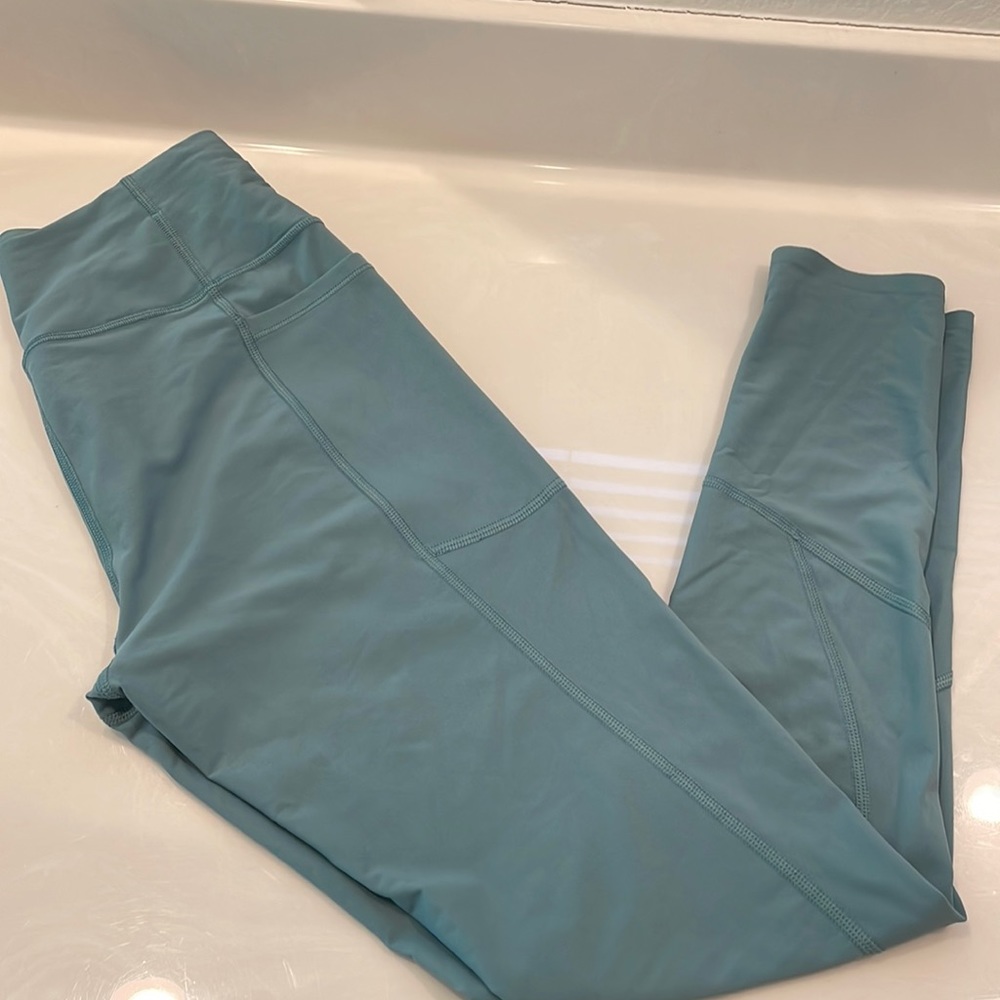 Victoria’s Secret sport size medium leggings. Color teal